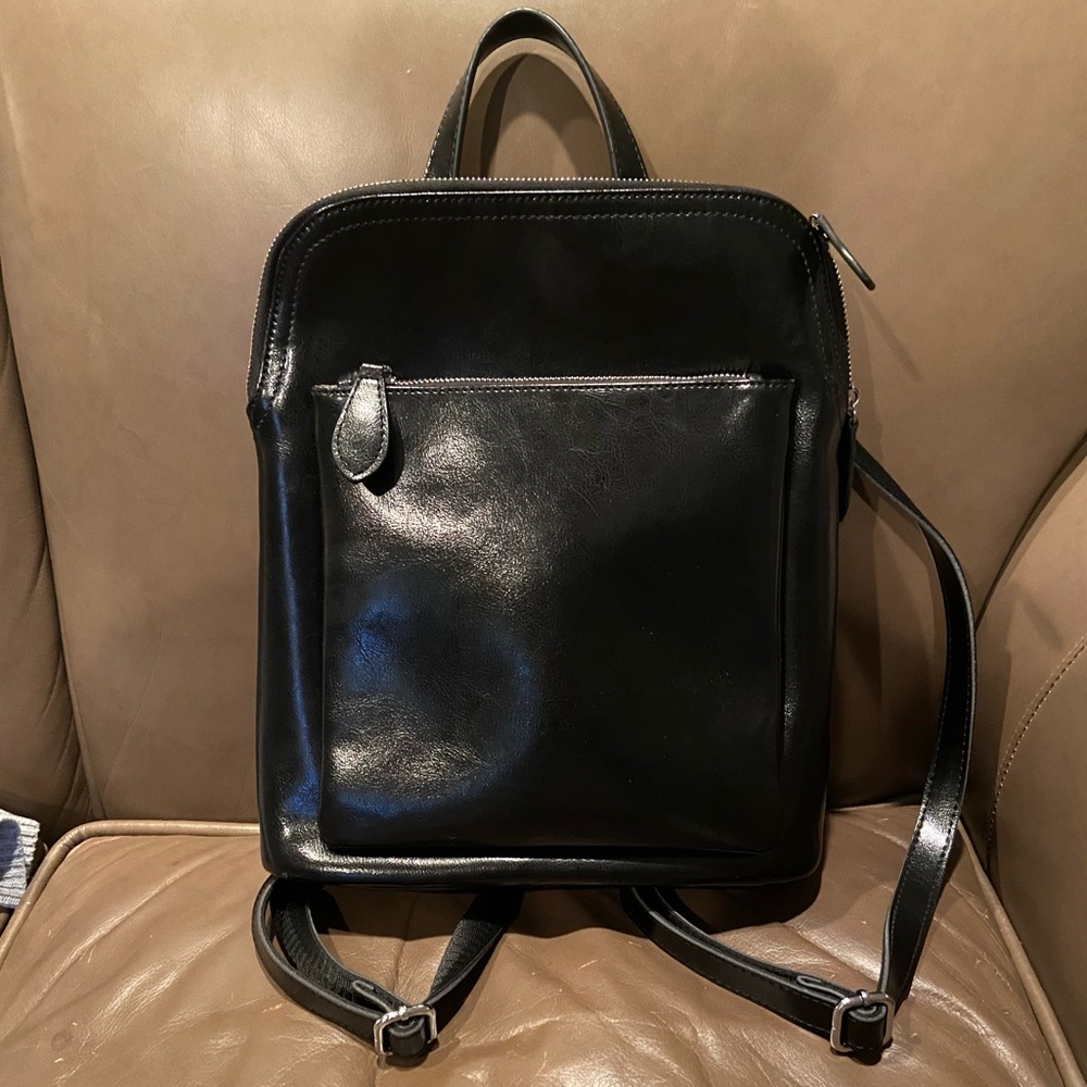 Heshe Women's Vintage Leather Backpack/ Crossbody